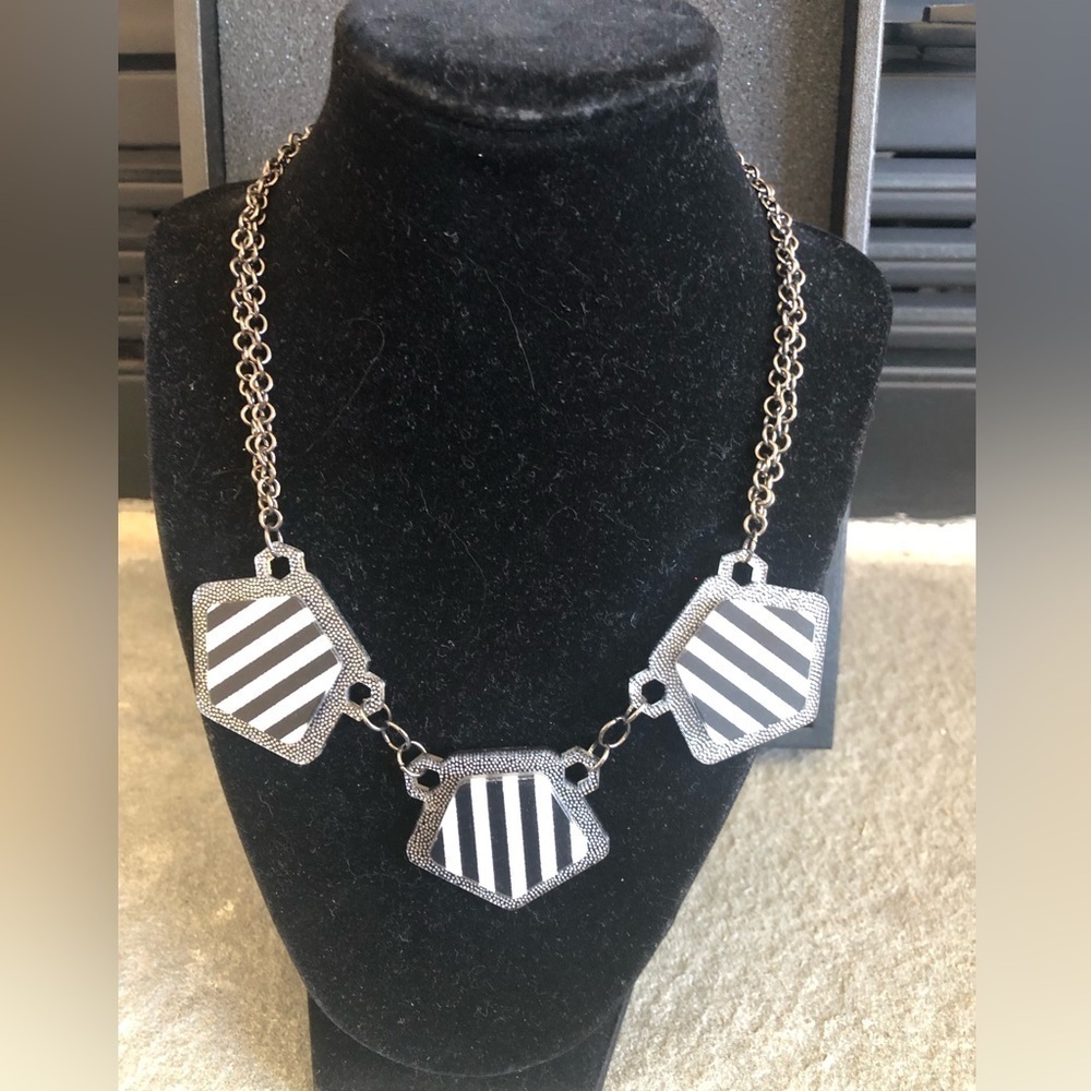 2/$15 color by amber statement necklace